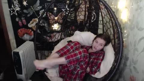 Snapshot of greenwitch9 chatting on 11-10-25, 12:37 Lina online show from 11-10-25, 12:37