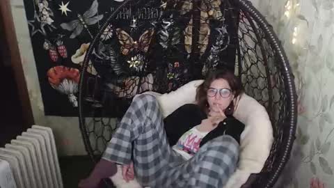 Snapshot of greenwitch9 chatting on 11-12-25, 05:02 Lina online show from 11-12-25, 05:02