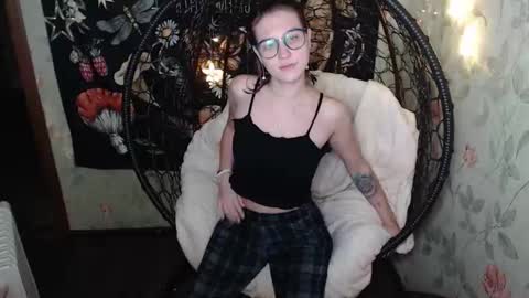 Snapshot of greenwitch9 chatting on 11-29-25, 12:19 Lina online show from 11-29-25, 12:19