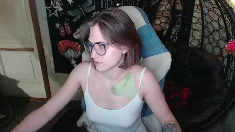 Snapshot of greenwitch9 chatting on 04-09-26, 02:22 Lina online show from 04-09-26, 02:22