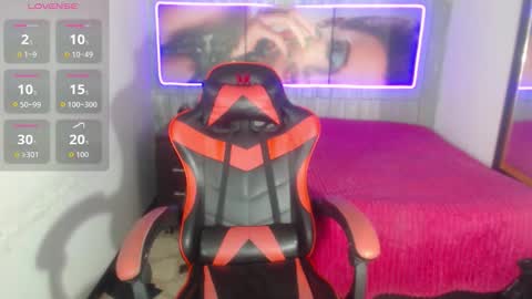 Snapshot of greiccy_20 chatting on 12-15-25, 02:16 GREICCY online show from 12-15-25, 02:16