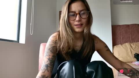 Snapshot of greta_miss chatting on 12-19-25, 08:05 Emmy online show from 12-19-25, 08:05