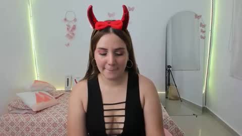 Snapshot of greta_smith2 chatting on 10-31-25, 05:58 Greta online show from 10-31-25, 05:58