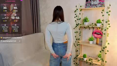 Snapshot of gretalinelle chatting on 05-25-26, 05:41 Cutie Ellie online show from 05-25-26, 05:41