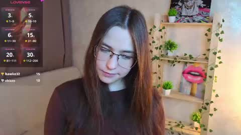 Snapshot of gretalinelle chatting on 06-10-26, 04:39 Cutie Ellie online show from 06-10-26, 04:39