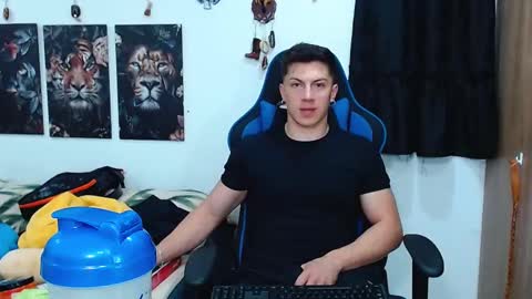 Snapshot of griego01 chatting on 03-11-25, 04:32 griego01 online show from 03-11-25, 04:32