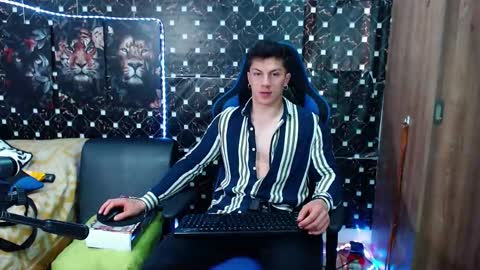 Snapshot of griego01 chatting on 09-30-25, 10:04 griego01 online show from 09-30-25, 10:04