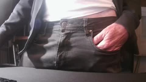 Snapshot of grimbergen123 chatting on 04-25-26, 03:42 Grim online show from 04-25-26, 03:42