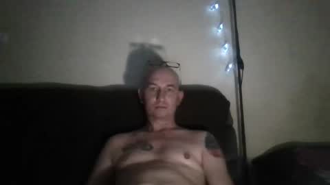 Snapshot of grzegorz40 chatting on 10-31-25, 07:04 grzegorz40 online show from 10-31-25, 07:04