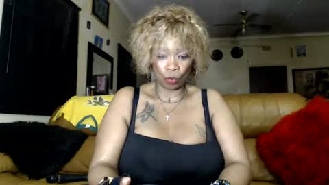 Snapshot of gucci_bx chatting on 06-27-26, 05:18 gucci-bx online show from 06-27-26, 05:18