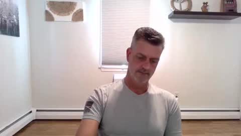 Snapshot of gudguy2025 chatting on 10-16-25, 02:40 gudguy2025 online show from 10-16-25, 02:40