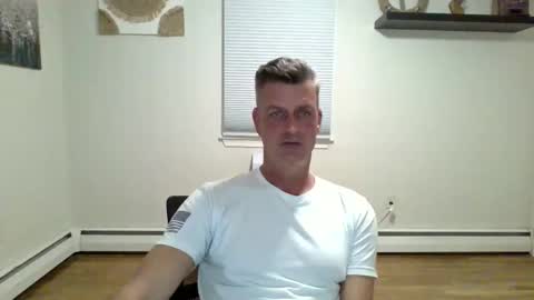 Snapshot of gudguy2025 chatting on 10-26-25, 01:11 gudguy2025 online show from 10-26-25, 01:11