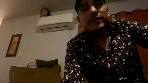 Snapshot of guerra938644 chatting on 02-22-25, 01:33 BulgeAddiction online show from 02-22-25, 01:33