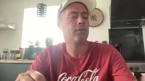 Snapshot of guil0 chatting on 09-08-25, 06:51 guil0 online show from 09-08-25, 06:51