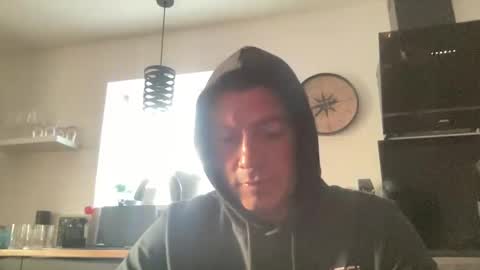 Snapshot of guil0 chatting on 09-10-25, 09:42 guil0 online show from 09-10-25, 09:42