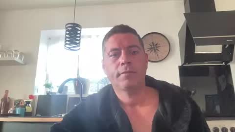 Snapshot of guil0 chatting on 09-12-25, 10:26 guil0 online show from 09-12-25, 10:26