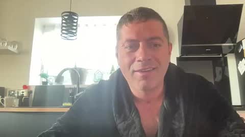 Snapshot of guil0 chatting on 09-22-25, 10:17 guil0 online show from 09-22-25, 10:17