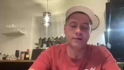 Snapshot of guil0 chatting on 09-23-25, 01:41 guil0 online show from 09-23-25, 01:41