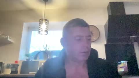 Snapshot of guil0 chatting on 09-29-25, 09:36 guil0 online show from 09-29-25, 09:36