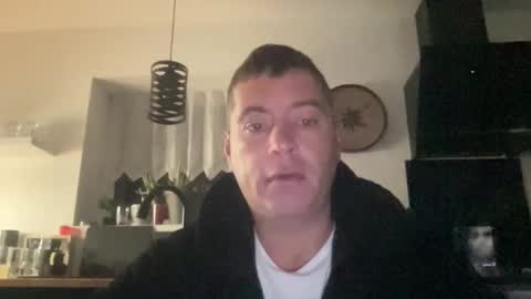 Snapshot of guil0 chatting on 10-01-25, 06:08 guil0 online show from 10-01-25, 06:08