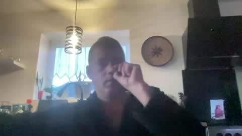 Snapshot of guil0 chatting on 10-05-25, 09:40 guil0 online show from 10-05-25, 09:40