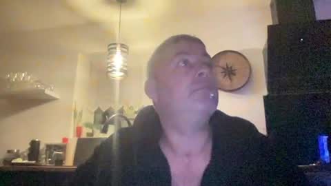 Snapshot of guil0 chatting on 10-06-25, 07:50 guil0 online show from 10-06-25, 07:50