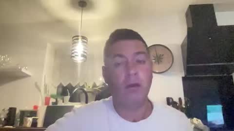 Snapshot of guil0 chatting on 10-07-25, 03:58 guil0 online show from 10-07-25, 03:58