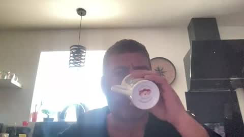 Snapshot of guil0 chatting on 10-11-25, 10:25 guil0 online show from 10-11-25, 10:25