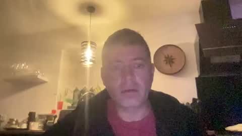 Snapshot of guil0 chatting on 10-16-25, 07:53 guil0 online show from 10-16-25, 07:53