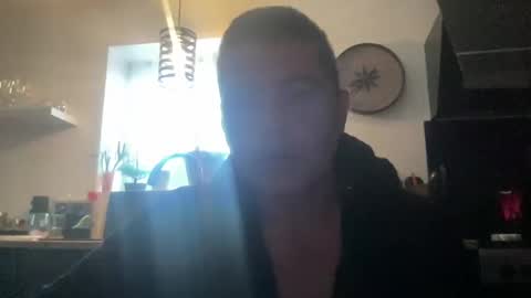 Snapshot of guil0 chatting on 10-18-25, 10:38 guil0 online show from 10-18-25, 10:38