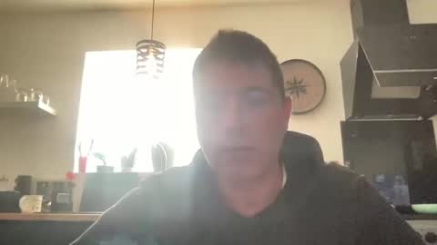 Snapshot of guil0 chatting on 10-19-25, 10:49 guil0 online show from 10-19-25, 10:49