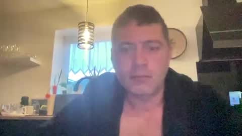 Snapshot of guil0 chatting on 10-25-25, 10:34 guil0 online show from 10-25-25, 10:34