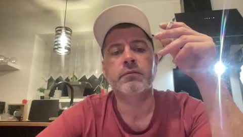 Snapshot of guil0 chatting on 11-01-25, 09:39 guil0 online show from 11-01-25, 09:39