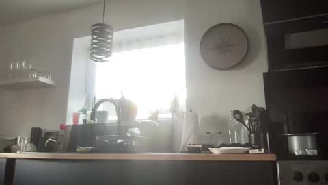 Snapshot of guil0 chatting on 11-03-25, 11:44 guil0 online show from 11-03-25, 11:44