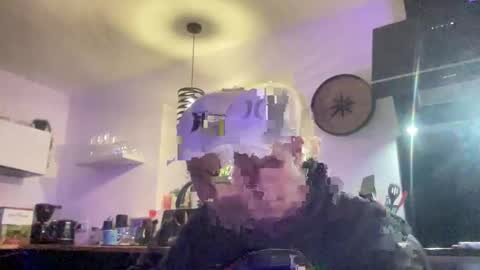 Snapshot of guil0 chatting on 11-07-25, 10:43 guil0 online show from 11-07-25, 10:43