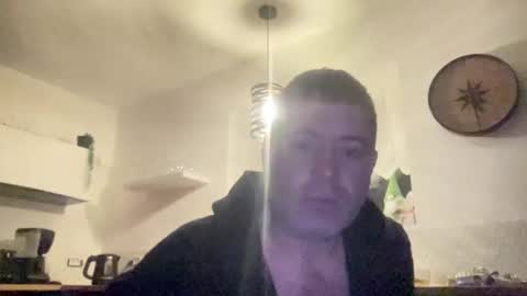 Snapshot of guil0 chatting on 01-11-26, 08:30 guil0 online show from 01-11-26, 08:30