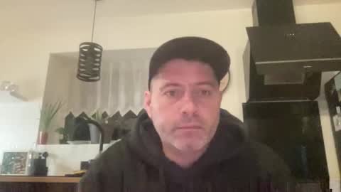 Snapshot of guil0 chatting on 02-01-26, 12:20 guil0 online show from 02-01-26, 12:20