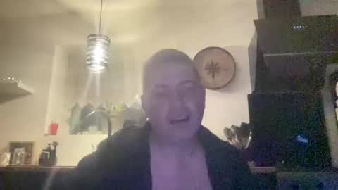 Snapshot of guil0 chatting on 03-07-26, 09:06 guil0 online show from 03-07-26, 09:06