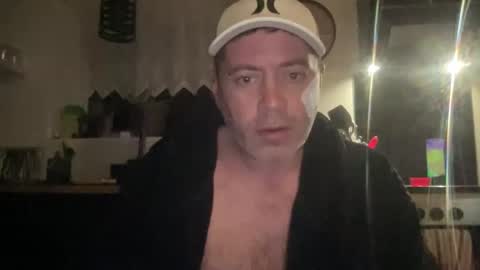 Snapshot of guil0 chatting on 04-18-26, 07:23 guil0 online show from 04-18-26, 07:23