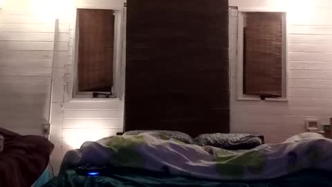 Snapshot of guimox chatting on 12-31-24, 12:43 guimox online show from 12-31-24, 12:43