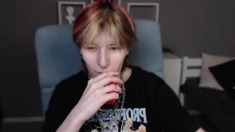 Snapshot of guitarandangell chatting on 04-27-26, 12:36 guitarandangell online show from 04-27-26, 12:36
