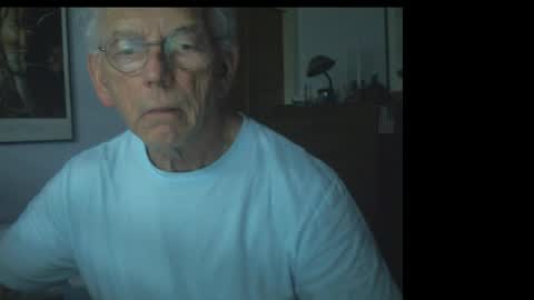 Snapshot of gulfcoast1952 chatting on 04-10-26, 04:44 Roy online show from 04-10-26, 04:44
