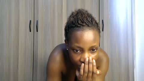 Snapshot of gulpess chatting on 06-12-26, 11:31 Miss Incredible online show from 06-12-26, 11:31