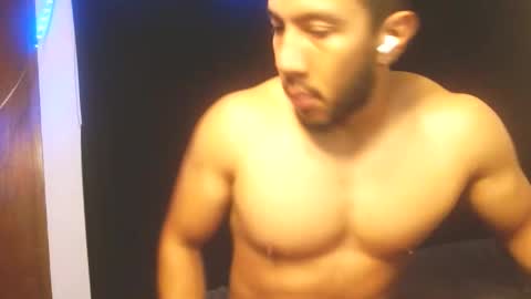 Snapshot of gurushake chatting on 11-17-25, 03:34 holl latino online show from 11-17-25, 03:34