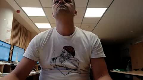 Snapshot of guschidick chatting on 11-06-25, 11:48 guschidick online show from 11-06-25, 11:48