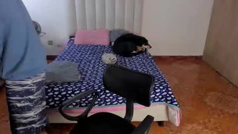 Snapshot of guts_x chatting on 01-09-26, 10:11 Guts online show from 01-09-26, 10:11