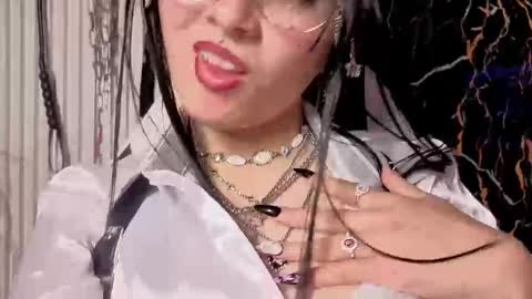 Snapshot of guxplo_ chatting on 09-21-25, 01:46 Miss online show from 09-21-25, 01:46