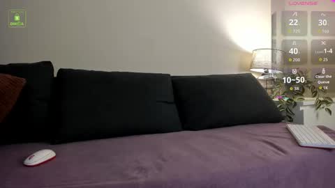 Snapshot of guy_charming chatting on 12-01-25, 12:32 Buddy online show from 12-01-25, 12:32