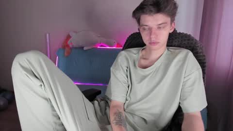 Snapshot of guy_liam1 chatting on 10-15-25, 08:25 guy_liam1 online show from 10-15-25, 08:25