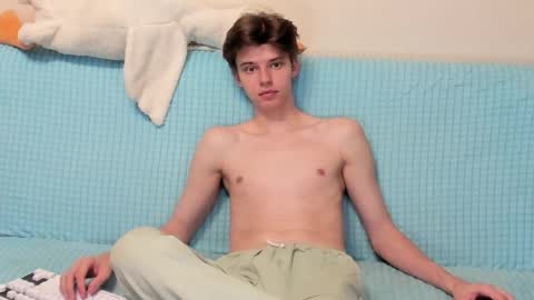 Snapshot of guy_liam1 chatting on 10-31-25, 02:18 guy_liam1 online show from 10-31-25, 02:18